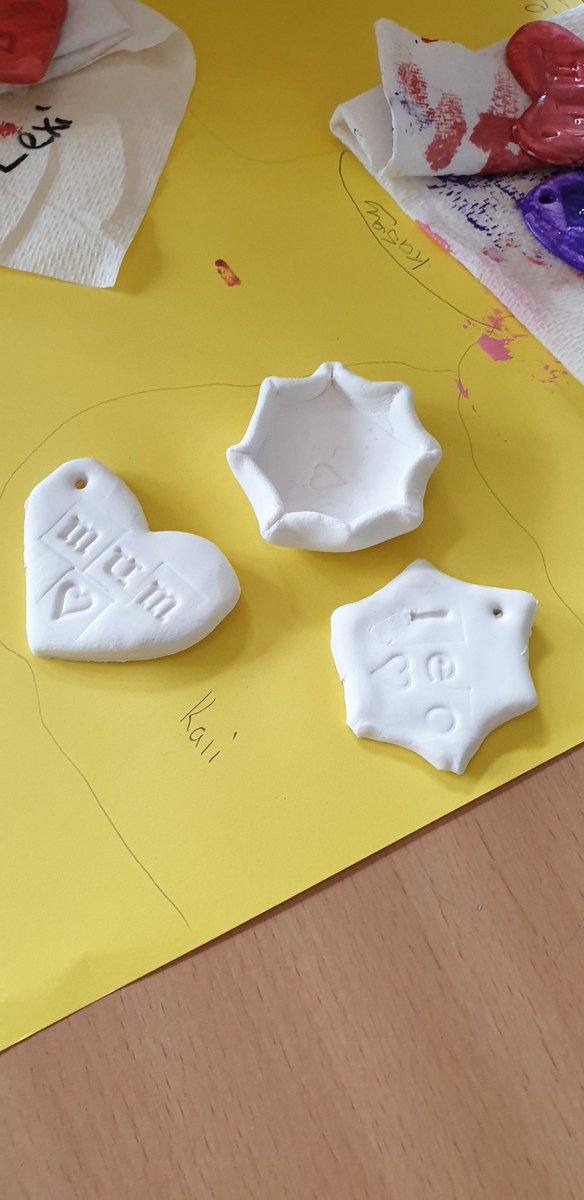 itsmrslittle's tweet photo. Mothers Day craft 💕
We made pendants for our Mums and Nanas. We are going to attach then to key chains. #crayola #crayolamodelmagic @Crayola https://t.co/0zi0fFck4d