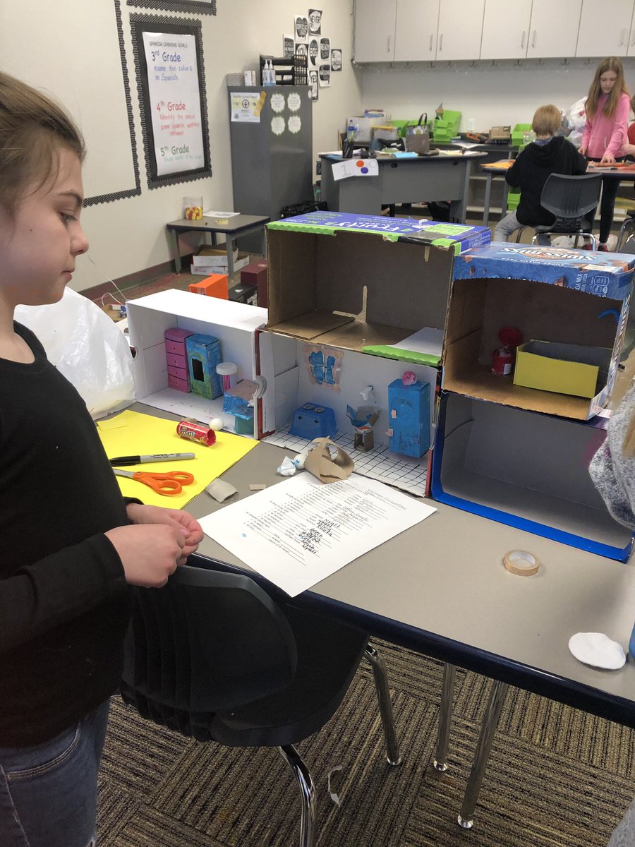 SpiceySpanish's tweet photo. Having fun and being creative making our casitas in 5th grade Spanish!  #TrailBlazeOn @Knight_5th https://t.co/GCZGE1xm3j