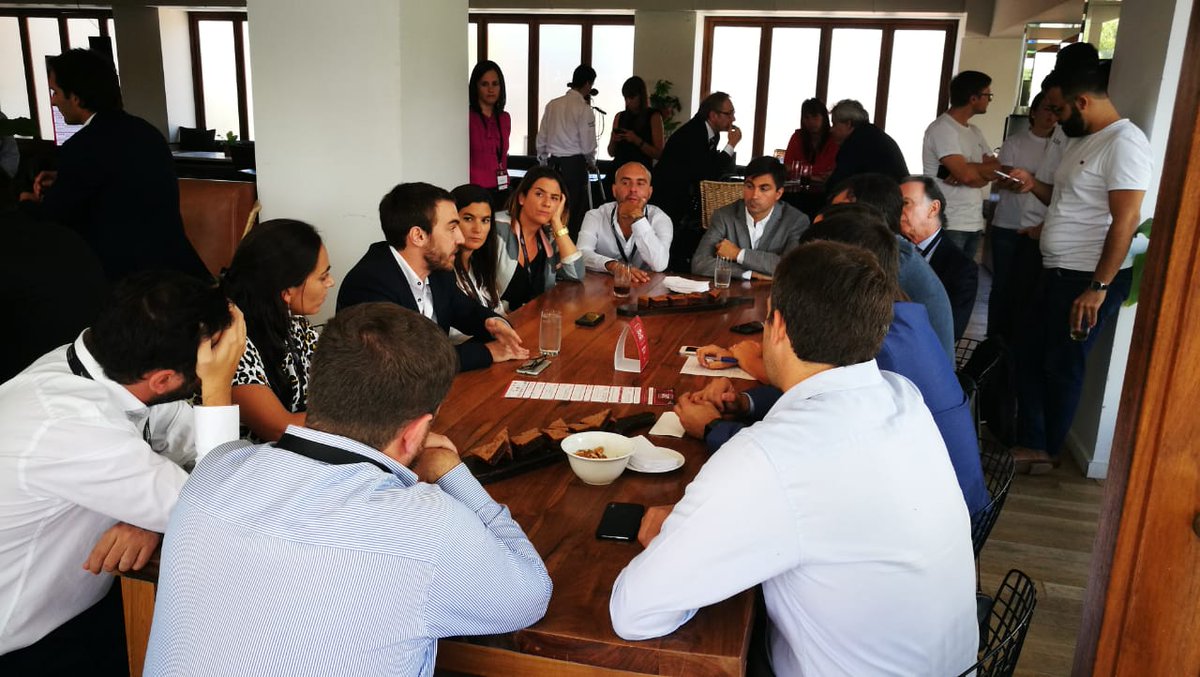 CamarcoArg's tweet photo. #CamarcoSummit comenzó con tres mesas simultaneas; conversando los jóvenes mano a mano con periodistas especializados, sobre temas de actualidad.
#SantiBulat #FlorDonovan #SilviaNaishtat https://t.co/WifEGJ4s43