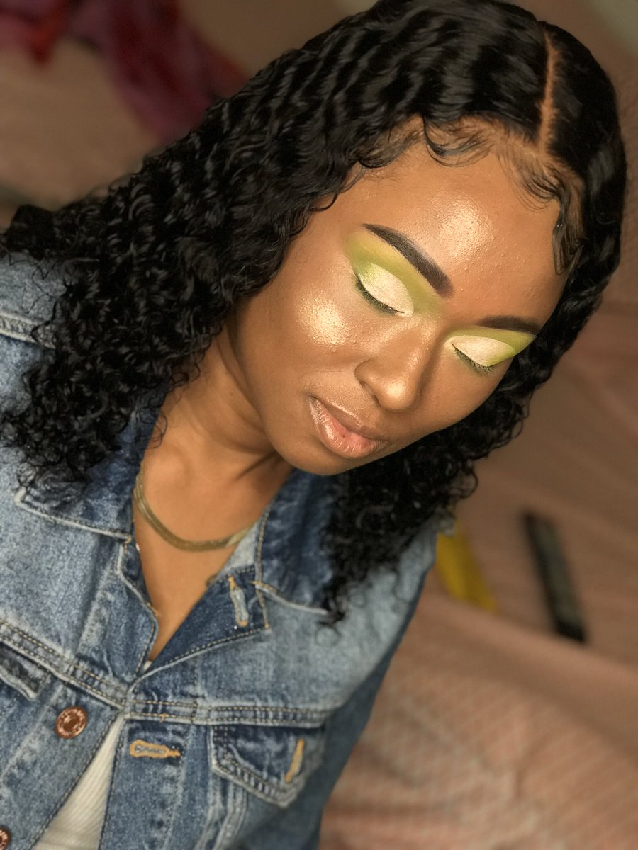 RayannaLee_'s tweet photo. Lace front melt down + customized by me makeup by me 🥝💚 #kchair #kcmakeup #makeuplooks #lacefront https://t.co/w95CqEWjsI