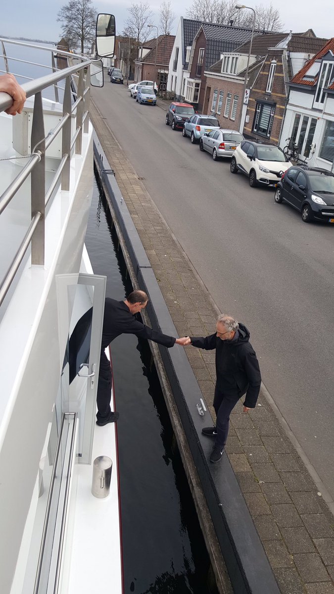 PP_Rubens's tweet photo. 2/2 Picking up a spare passenger for #typesofknowledge https://t.co/ygADXgxt0H