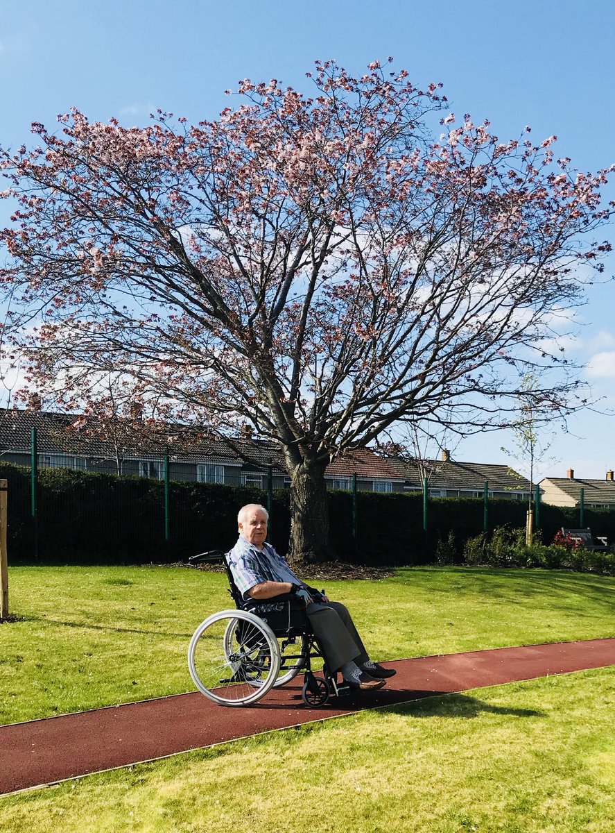 Hannah1ac's tweet photo. Today on skylark we went outside to breathe in the fresh air and feel the warmth of the sun ☀️ @SironaCIC @ClaireOCPhysio https://t.co/vizU2If7eH