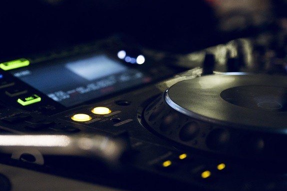 Elovers010's tweet photo. Top Technologies that Revolutionized the Music Industry https://t.co/gGR5fr3A9x https://t.co/jirdChpeQ6