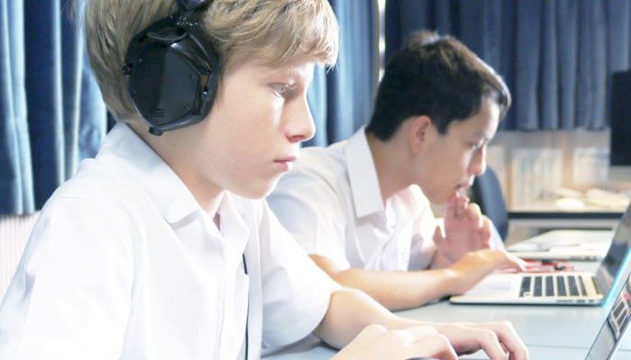 esfcamps's tweet photo. Tailoring the learning experience to the needs of students is becoming more important in today’s educational environment. ESF programming partner @BSDEducation shares how coding can help promote personalized learning. https://t.co/k5D9cnVAkd https://t.co/gtlK0vtEuU