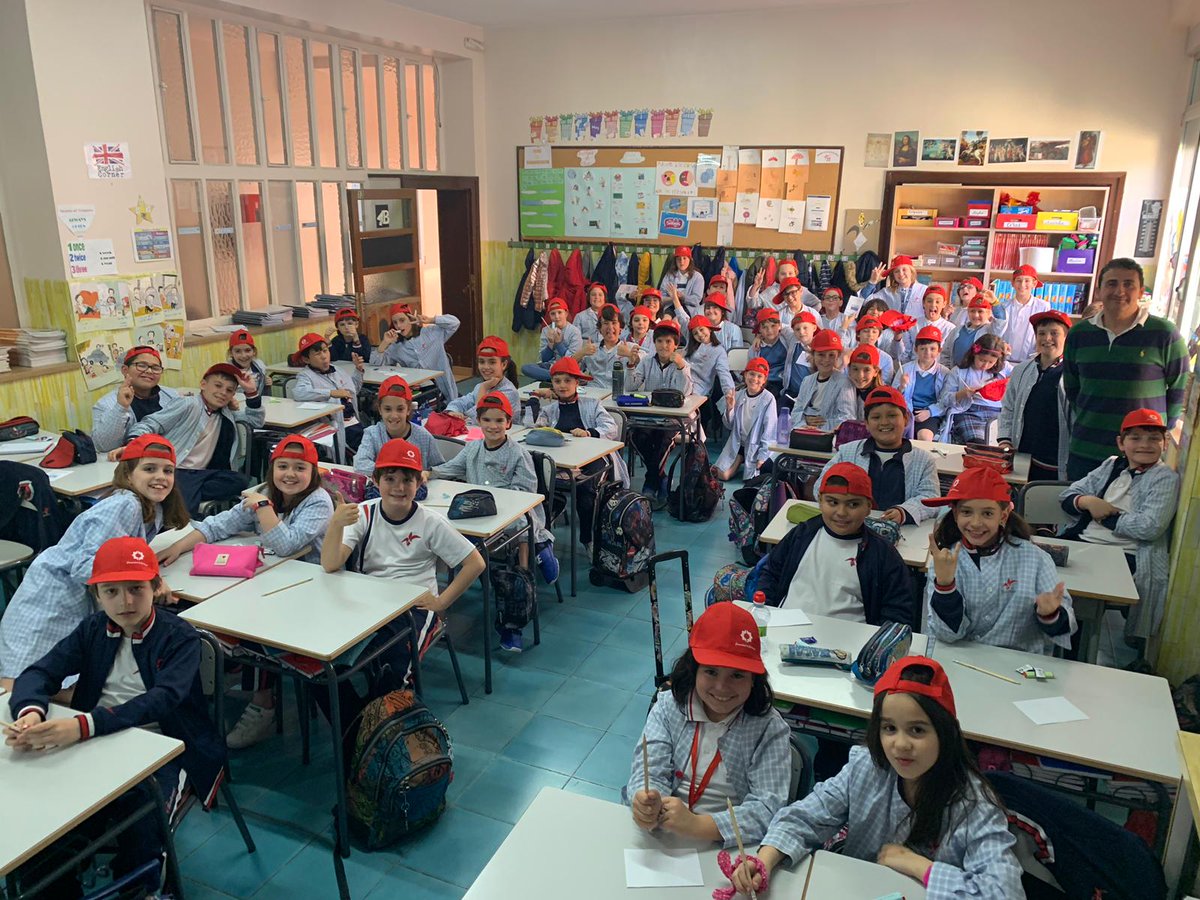 MontessoriPrim's tweet photo. @MontessoriZgza Esta tarde primer taller de padres en 4° de primaria. El padre de Alejandro nos ha explicado qué es un ayuntamiento y también cuáles son sus funciones como Secretario de uno de ellos. Además nos ha organizado unas elecciones en la clase. Genial!! https://t.co/46xNU640qH