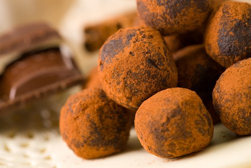 cocolivepowys's tweet photo. Looking forward to working with the team @KVVineyard - watch out for chocolate making events - truffles, chocolate bars, seasonal chocolate... and have a laugh too! #Powys @MidWalesMyWay https://t.co/ZwIeSWeEgw