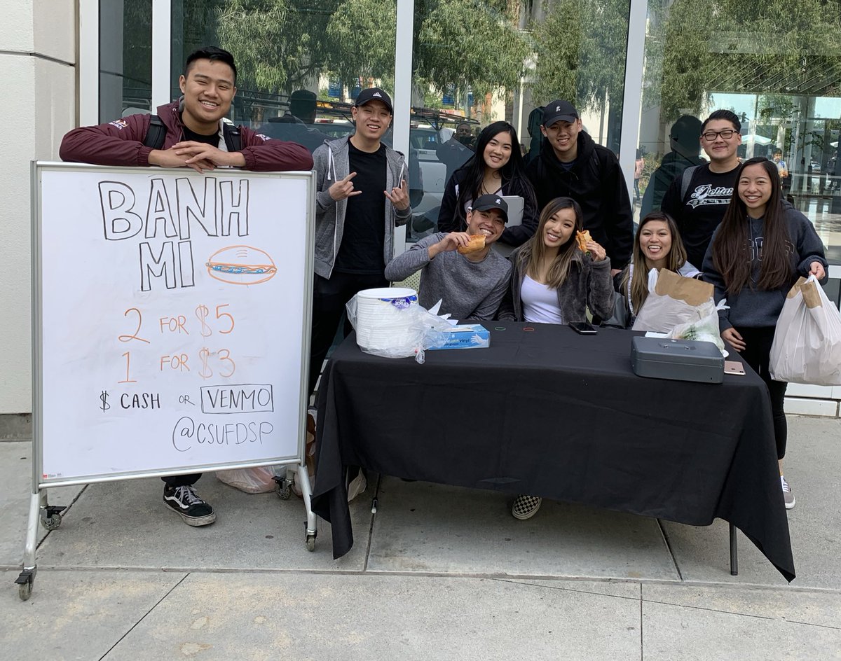 csuf's tweet image. Hey, Titans, drop by the Mihaylo courtyard for some amazing Banh Mi and help support all the great work that @dspcsuf #TitansReachHigher