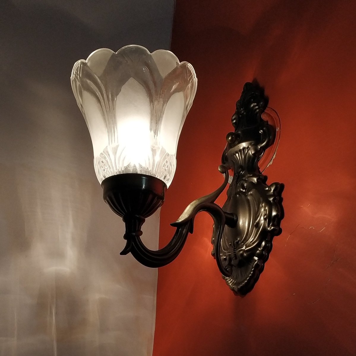 PushpentS's tweet photo. Trying my another side #photography #passion #rn5pro #interest #lamp #light https://t.co/MppywIibBZ