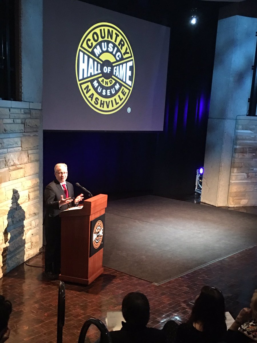 Nashville_ECD's tweet image. Mayor Briley with documentarian Ken Burns celebrating the release of the PBS series about Country Music. #countrymusicpbs #getyourpopcorn