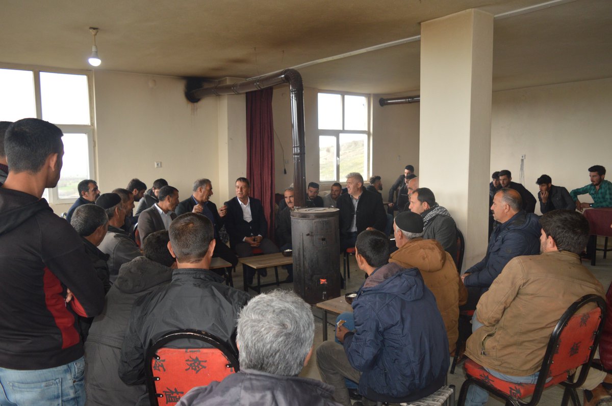 halitaydindicle's tweet photo. Seçim çalışmalarımıza Hüseyna, Xaraba ve Gılşot köylerimizi gezerek devam ettik. Vatandaşlarımızın dertlerini dinleyip, sohbetlerine ortak olduk. #MemleketİşiGönülİşi #Dicleaydınlanıyor https://t.co/Dk0kqNYKpd
