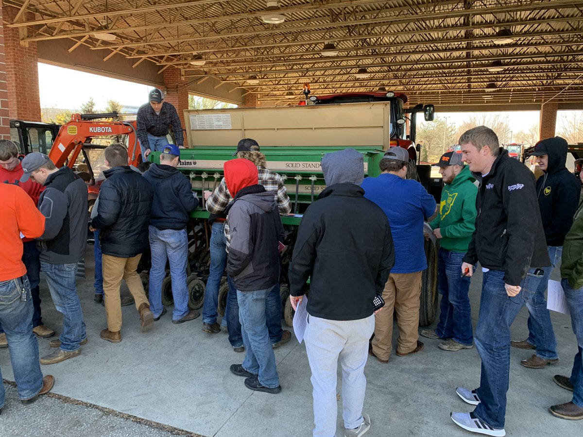 DeweyMann309's tweet photo. Grain drill #calibration. Great partnership to support production and research efforts at #Waterman. Talking #soybean #covercrops #seedsize #density and future uses for these devices. https://t.co/UhSgGuLPP9