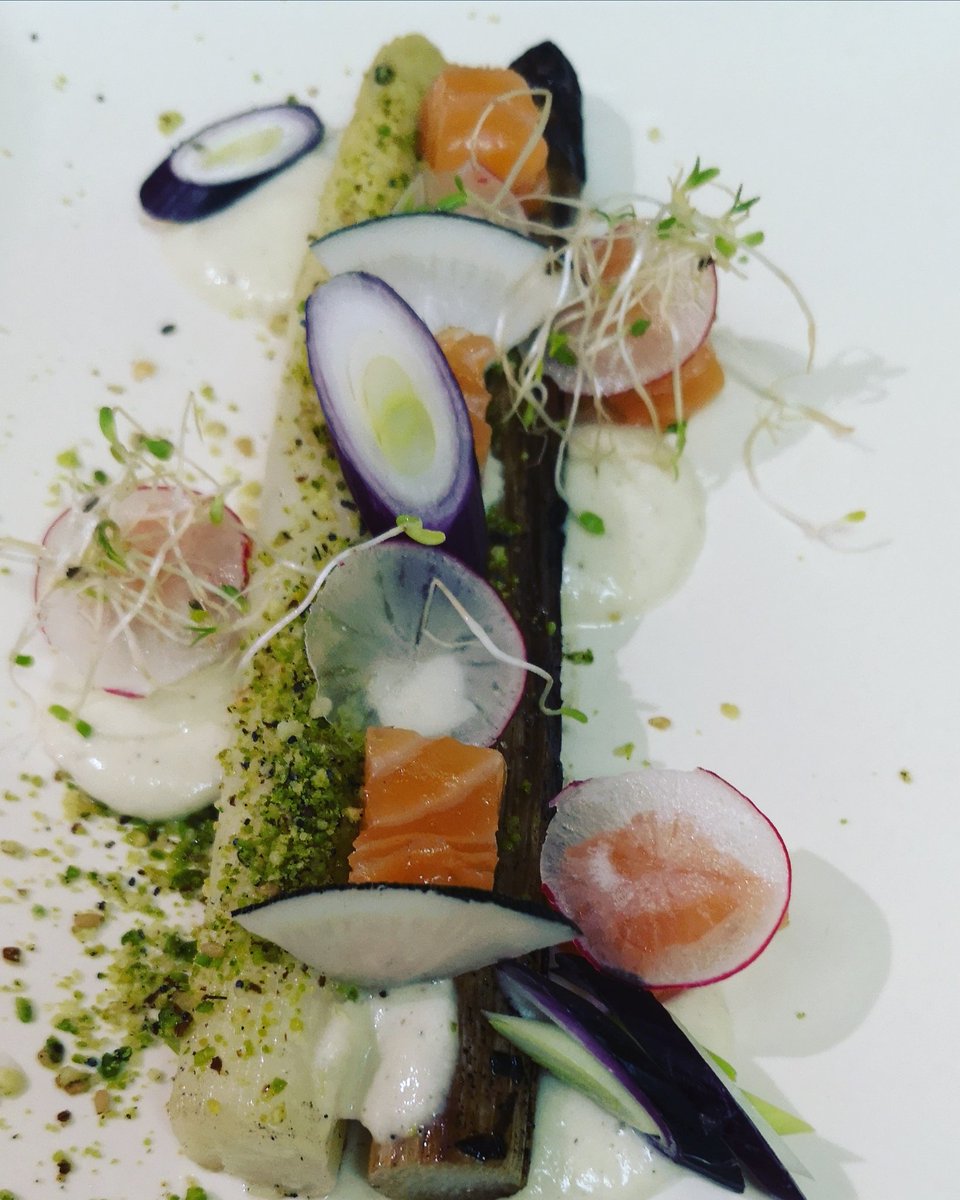 avore_k's tweet photo. L'asperge des Landes.
#CookAvore #chefadomicile #déjeuner #entreprise #printemps #foodchef #foodlover #foodies #foodista #cooking #healthyfood #heatly #picofthedays #eating #veggie #cheflife #chefstyle #instafood #instapause #instaveggie #plaisir #àlabien https://t.co/pzh7r6EjWv