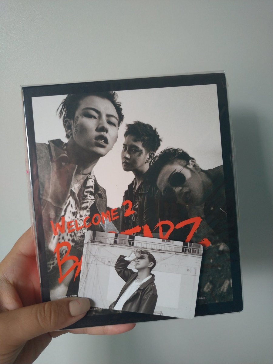 LovelyYoonmin's tweet photo. ⚠️VENDA⚠️

Gent to vendendo meu filho pq a situacao aq apertou :(

⚜️Welcome 2 Bastarz
💸R$60 + frete (modico n passa de 15 reais)

💕Ele nao tem nenhuma avaria
💕Tem o card do BBomb lindao
💕Cd nunca rodado
💕Dm ta aberta, qualquer coisa e so chamar!
#BLOCKB #Welcome2Bastarz https://t.co/ZZMwsiScu1