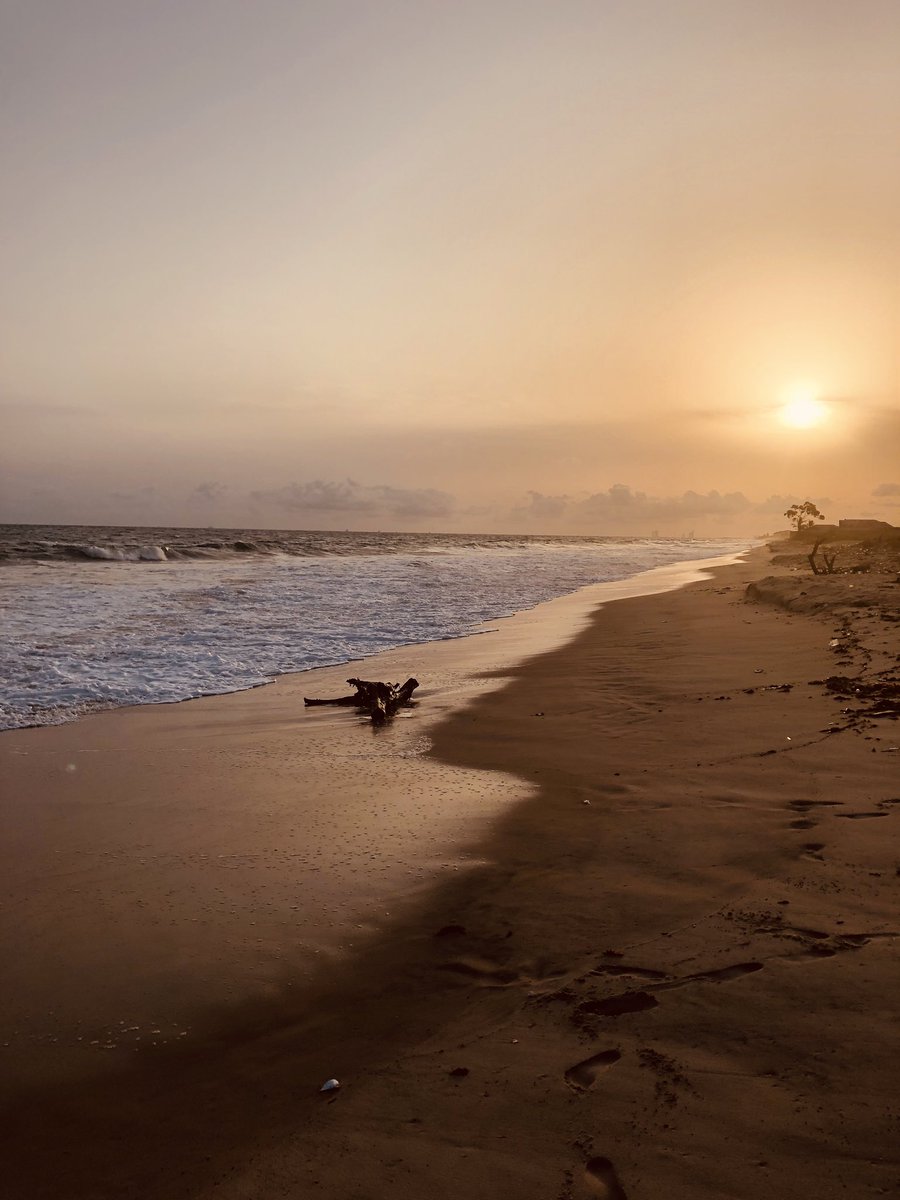 CodedEric's tweet photo. So I was at the beach over the weekend and I took this pictures with my phone. https://t.co/Dt574wX1rR