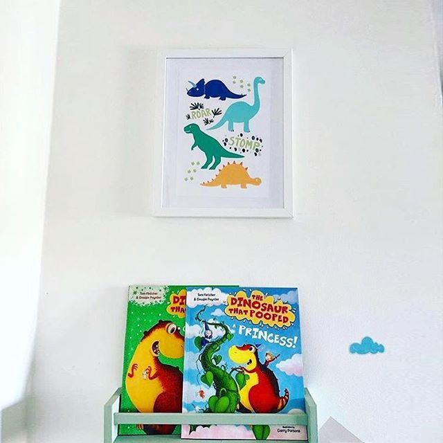 HelloFridaysArt's tweet photo. I love seeing my prints in people’s homes. Thanks to @1pink_4blue for snapping 📷 a photo of my dinosaur 🦖 🦕 print in her little boy’s room. It looks fab 😍

#kidsdecor #dinosaurbedroom #dinosaurroom #dinosaurnursery #dinosaurkid #dinosaurobsessedkid #… https://t.co/kj7avVHwzb https://t.co/sDstoivlZo