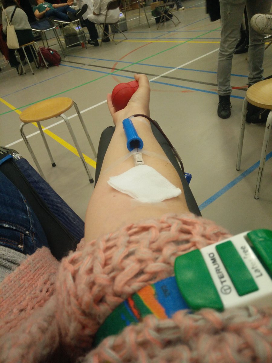 L_DeVliegere's tweet image. Een productieve dag afsluiten met een goede daad #bloedserieus #masterMPC