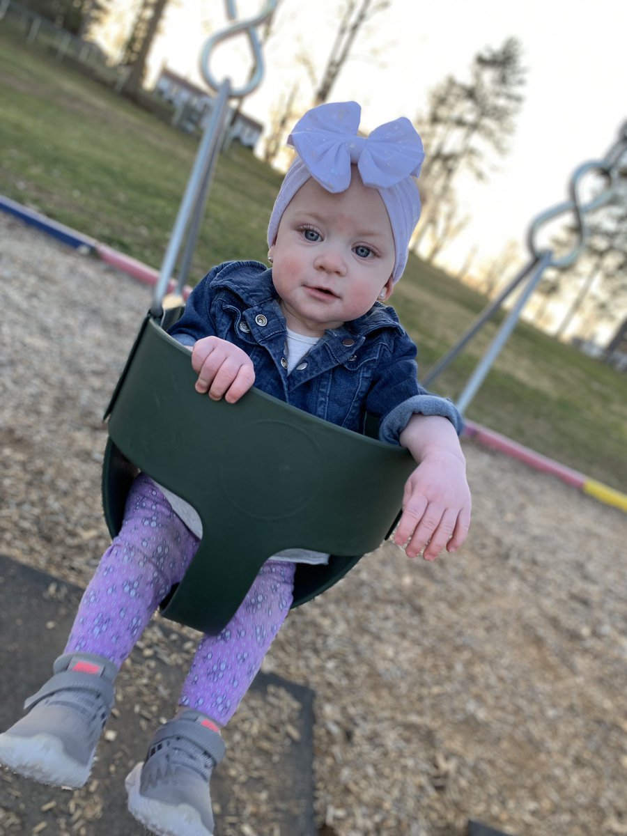 Toni_snider's tweet photo. She KNOWS she’s cute https://t.co/KO2TN446cI