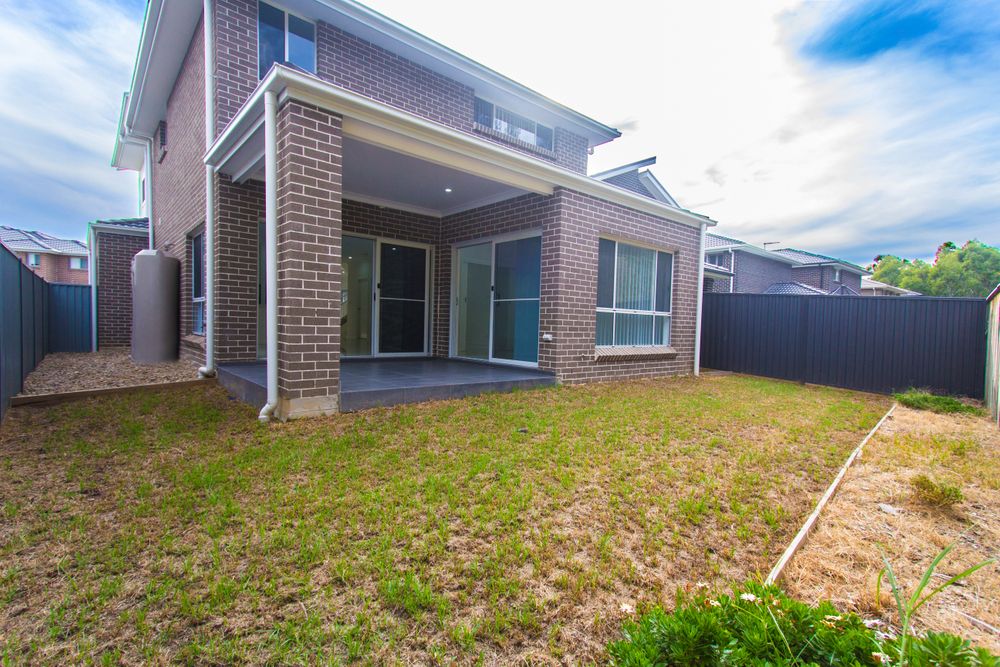 SeasonsRE's tweet photo. 34 Lightning Ridge Rd, Hinchinbrook

Brand new luxury home,READY TO MOVE IN!

This brand new home features:
- 4 Large bedrooms with robes to all
- 3 bathrooms

For more information, please contact Seasons Real Estate on 02 8319 4842
#Sydney #NSW #SeasonsRealEstate #Home #Brandnew https://t.co/QerSGtqzpJ