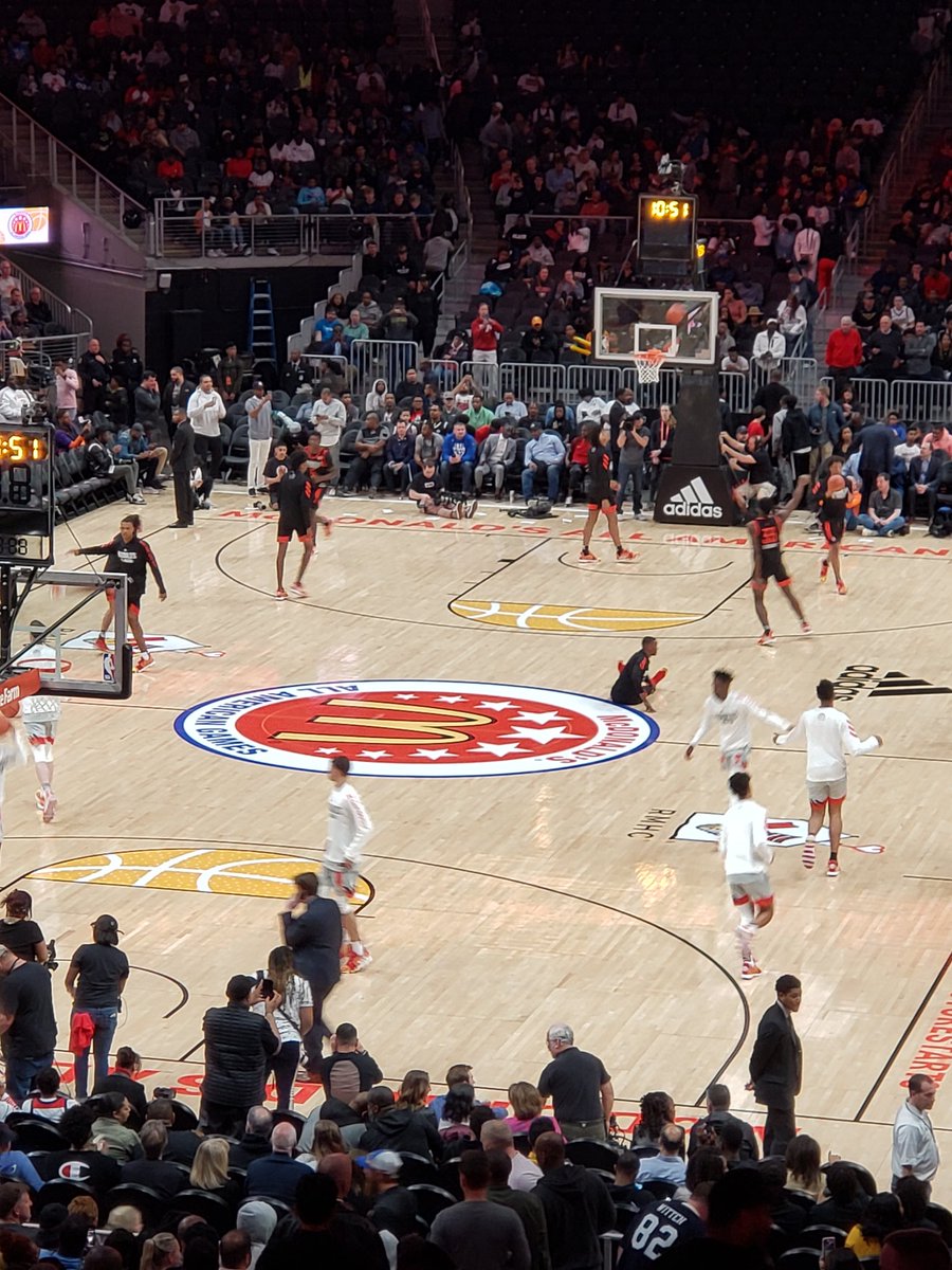 JonesImpact's tweet photo. Checking out the best High School talent in the country..... #McDAAG #Next #SportsAgentLife #SportsAgent #HoopDreams #JonesImpact #JIM https://t.co/oDAc1zHmWH