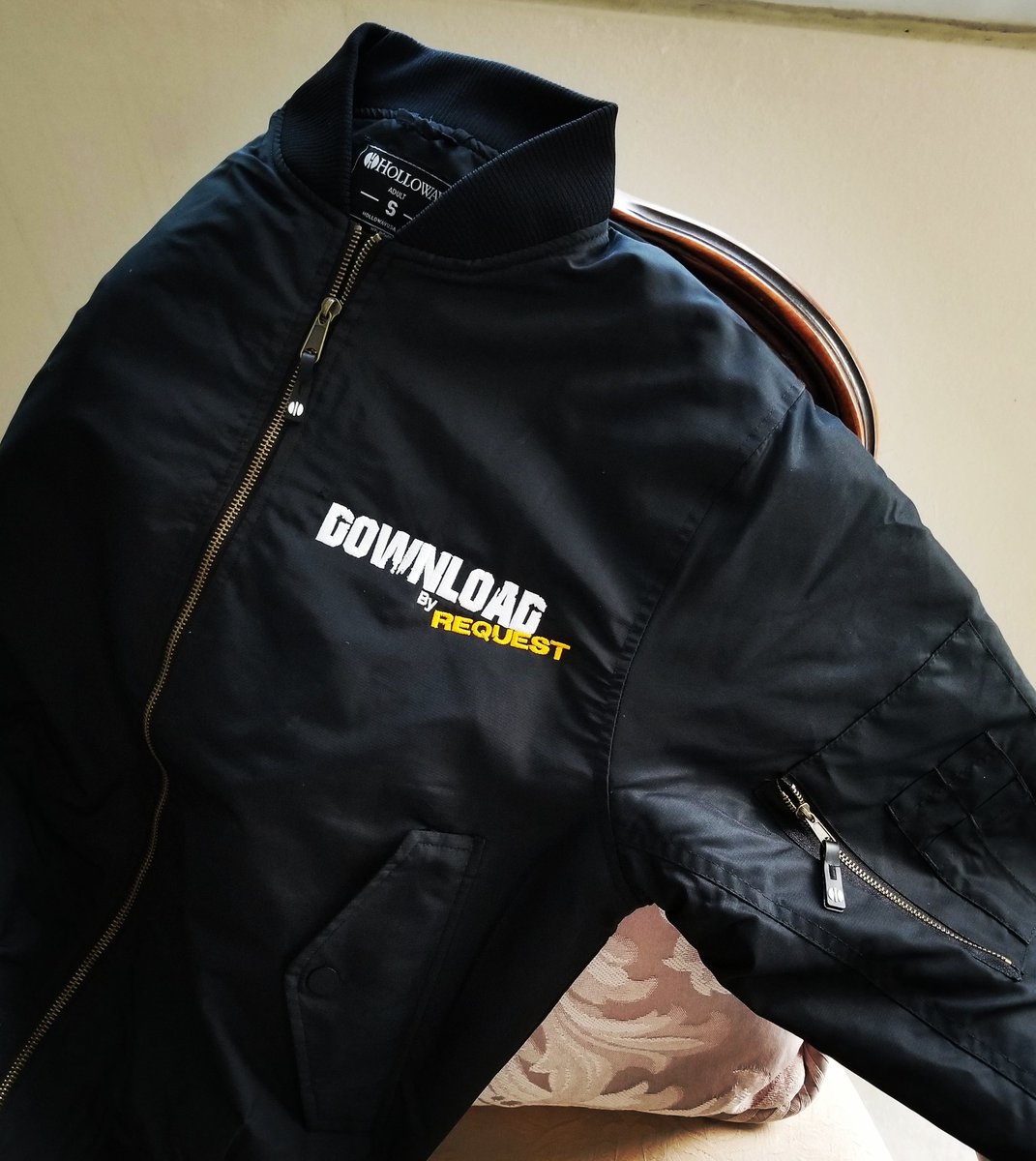 elyorchpr's tweet photo. Y este jacket? 🤔 Pero como es? Hay más... 🙄 #Entrepreneur #downloadbyrequest @azrockpr @elliot10x @ElHumbertz https://t.co/Uh00YRE2NL