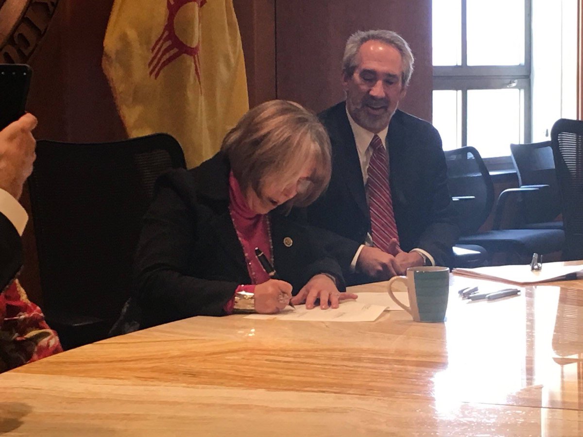 WSCarpenters's tweet photo. "With the swipe of a pen our governor put an end to the right to work madness in New Mexico. Huge victory for all hard working New Mexico families today." -Rosendo Najar SWRCC
https://t.co/ZtNHJQ0oJ9
#SWCarpenters #UnionStrong #ForOurFamilies #ForOurRights #NoRightToWork https://t.co/74nYBJguNl