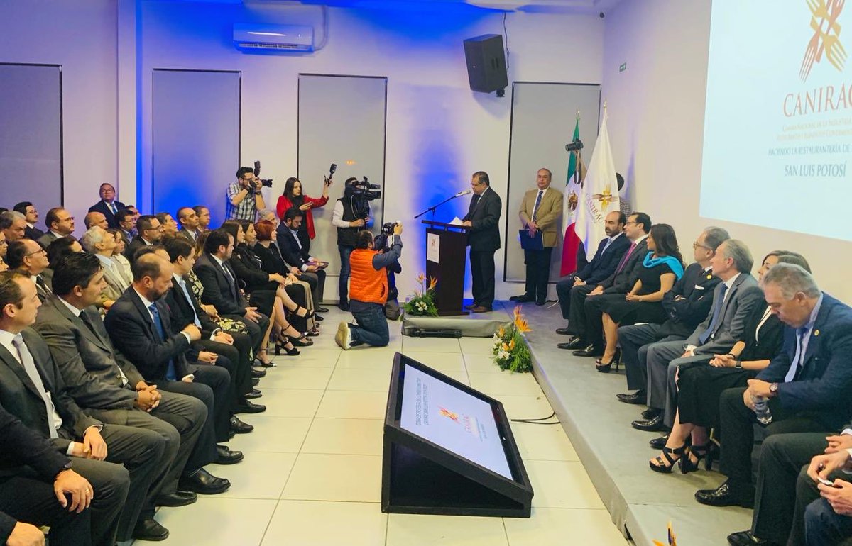 navaslp's tweet photo. Felicidades al Consejo Directivo 2019-2020 de la @caniracslp (Camara de la industria de Restaurantes y Alimentos Condimentados), encabezado por Juan C. Banda. Desde @municipioslp estamos convencidos que el gobierno, empresarios y sociedad necesitamos trabajar en conjunto por #SLP https://t.co/HkJLYNbrIr