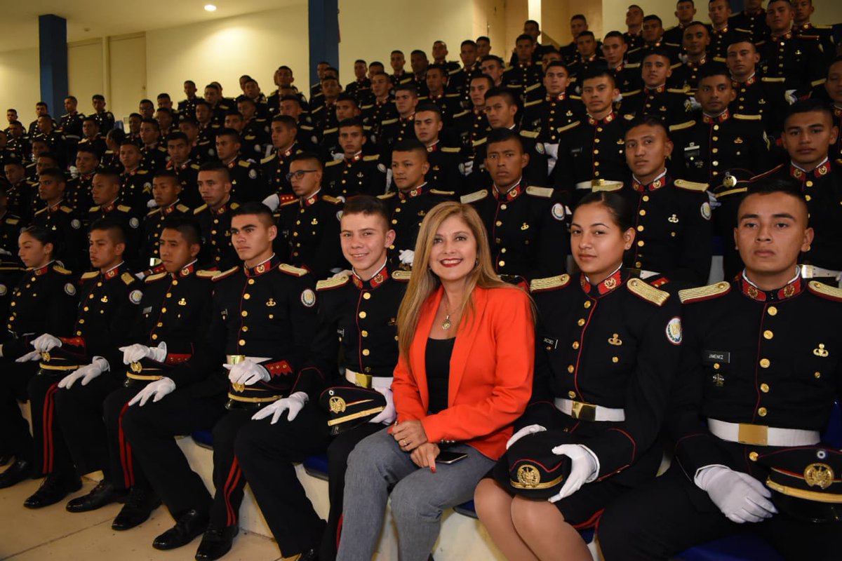 PatValdivieso's tweet photo. Este día @AsambleaSV entrega reconocimiento especial a Escuela Militar Capitán General Gerardo Barrios por sus #150años de fundación. Siglo y medio formando oficiales y cadetes al servicio del país en esta #CunaDeValientes https://t.co/lAoltqUcUC
