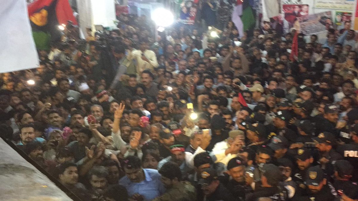 4 Am Larkana You Beauty ❤ What A Welcome Zindabad 
#BhuttoKaKarawan #KarawaneBhutto