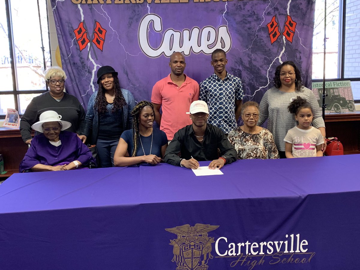 DadrianDennis's tweet photo. With all of the help throughout the recruitment and talks with my family and am Blessed and Thankful to say that I am 100% committed to the University of The Cumberlands #BeApat19 https://t.co/aqs6TeWzfs