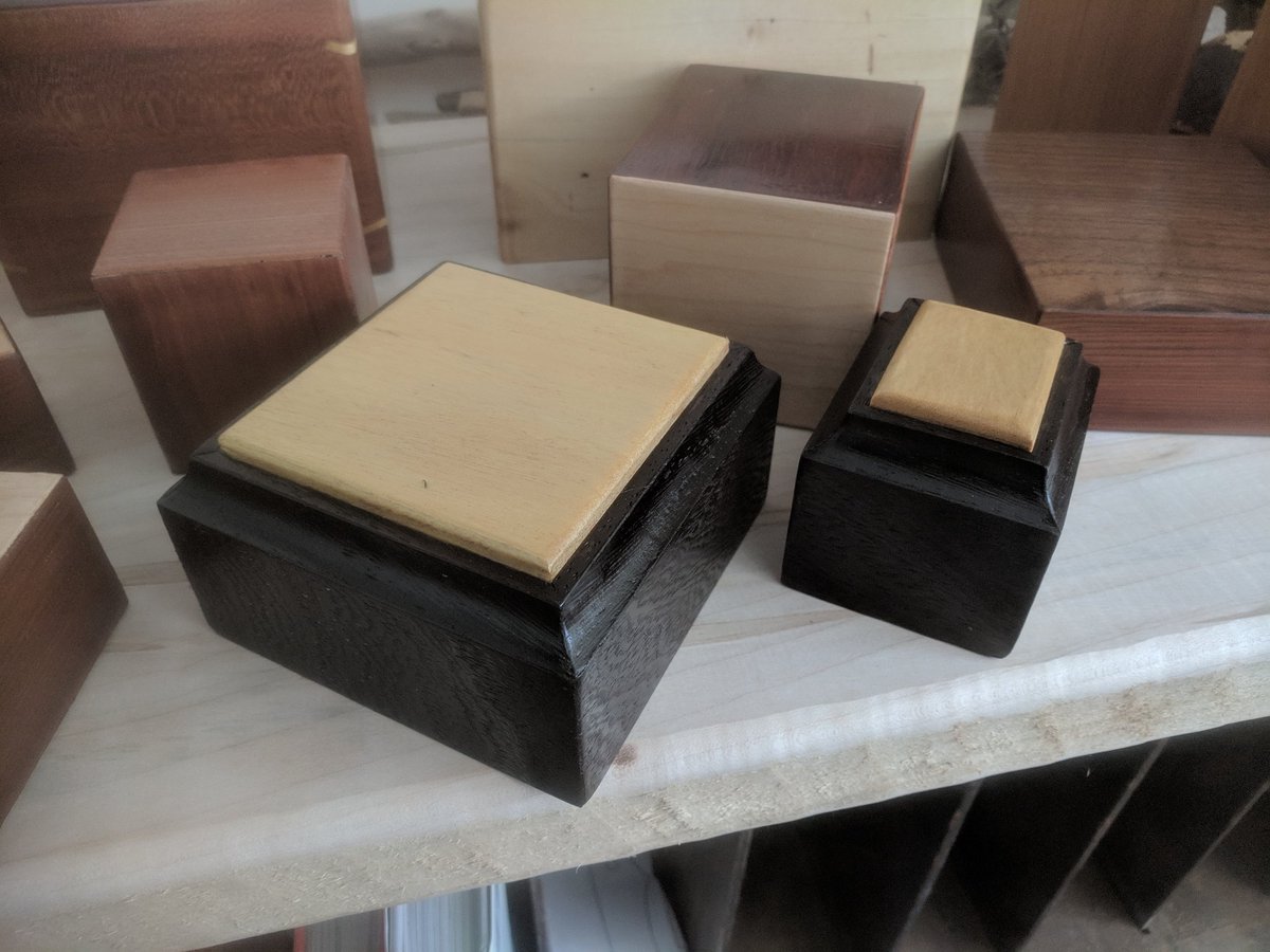 burledknotted's tweet photo. Few new Memorial Ash Boxes made of exotic hardwoods. #burledandknotted #communitywoodshop #NewportNews #box #wood #hardwood #handmade #woodworking #EtsySeller #supportlocal #shopsmall #HelpUsHelpYou @burledknotted https://t.co/mRo75h1ta5