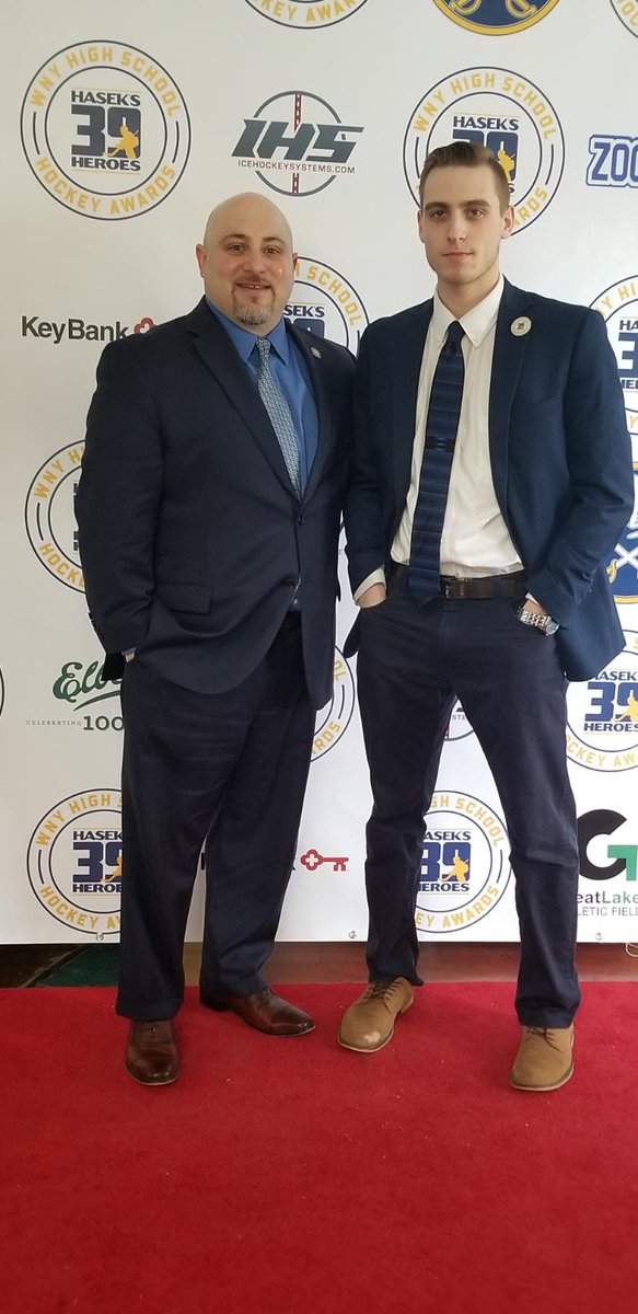 SMH_Hockey's tweet image. Congrats to Kyle Karoleski for winning goalie of the year for the 1st WNY Hasek's High School Hockey Awards