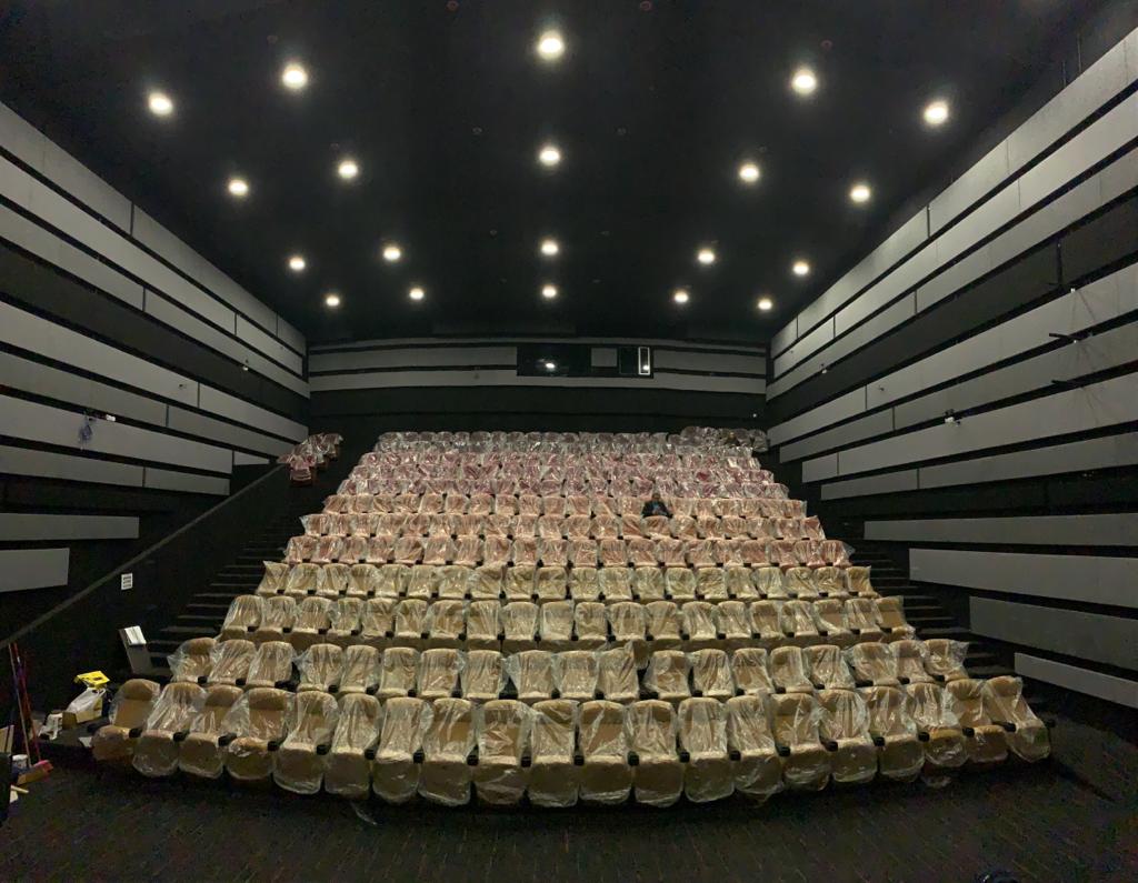 CinematecaBta's tweet photo. Terminó la instalación de las 250 sillas de la Sala Capital, este espacio ya cuenta con los 200 paneles acústicos y la estructura de la pantalla de 112,5 m². Seguimos avanzando... #CinematecaDeBogotá @idartes @Bogota 😍 https://t.co/ld1SSGrqFf