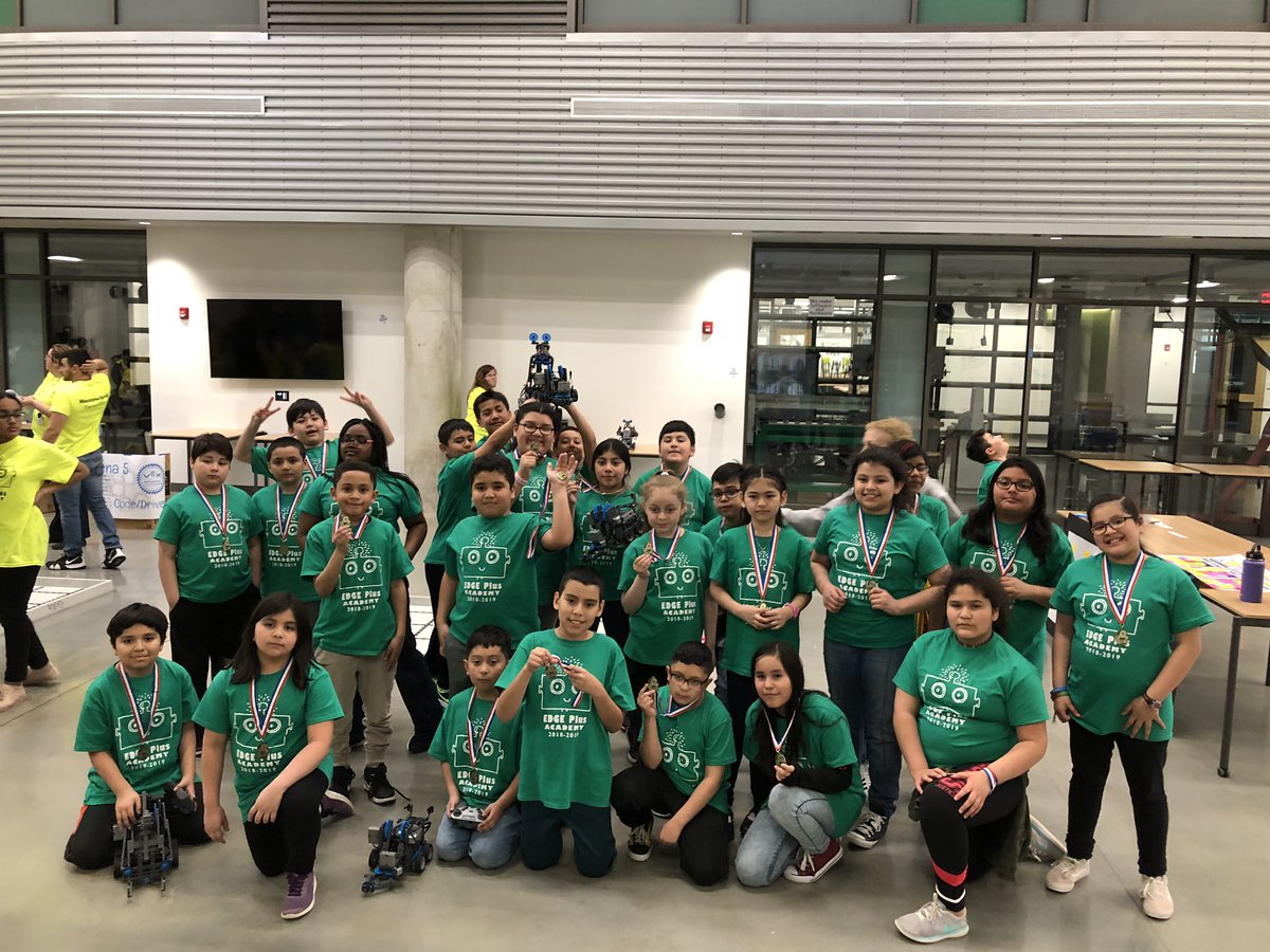 MsGroover2's tweet image. These kids did a great job at the Edge Vex Robotics competition today! #GatorsDeserveit19 #EDGEPlus @GuilfordEle