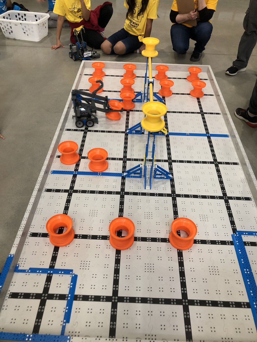 MsGroover2's tweet image. These kids did a great job at the Edge Vex Robotics competition today! #GatorsDeserveit19 #EDGEPlus @GuilfordEle