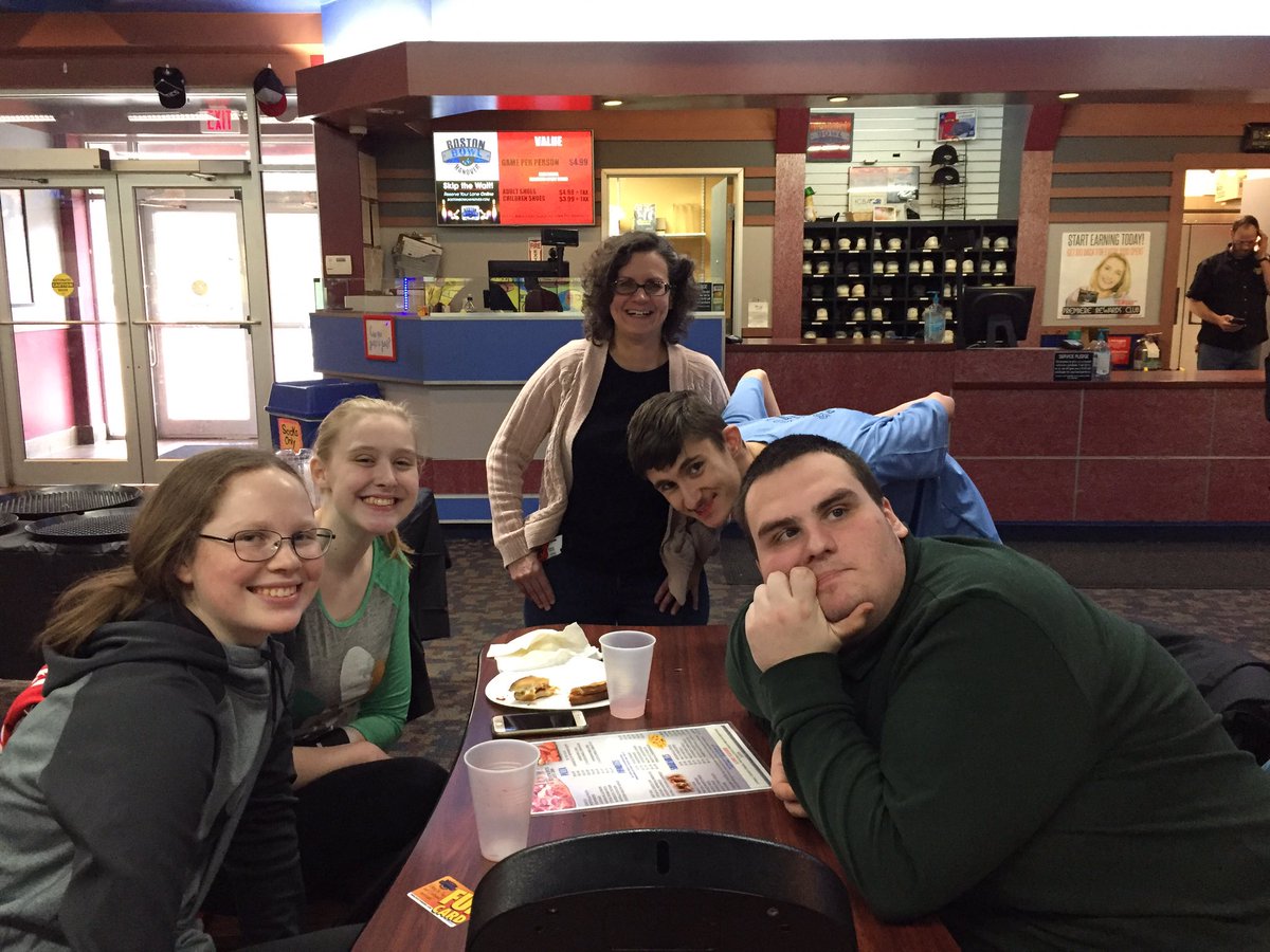 BouzanCatherine's tweet photo. 1/2 Bowling, Pizza, Friends. Life is good in #PantherNation @WHbestbuddies https://t.co/uOTTlRU06F