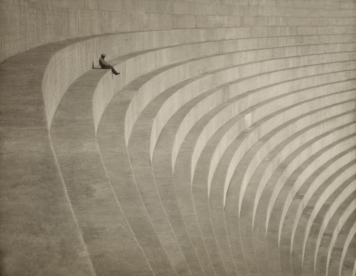 retr0phile's tweet image. A man sitting on the curved wall of Mulholland Dam, circa 1930
The dam, constructed in 1923 and 1924, created Hollywood Reservoir (also know as Lake Hollywood).
Photographer: Hiromu Kira
#pluscode: 85634M99+