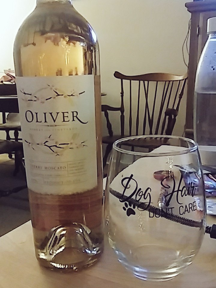 Scheerah1's tweet photo. We'll be sans Jon for tonight's #WineNWoW @ 8pm EST, but corks are popped and we're getting ready! @OliverWinery #smallstreamersconnect #SupportSmallStreamers #StreamerNetwork #drunkgaming #altleveling
https://t.co/kHi0PbXTi1 https://t.co/uPqWmNqNXD