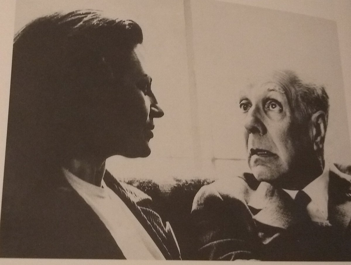 Lygia e o grande escritor argentino Jorge Luis Borges também foram grandes amigos, trocando textos e sugestões de leitura. Na foto, os dois na capital paulista em 1970.(Cc @VanaAlemoa)