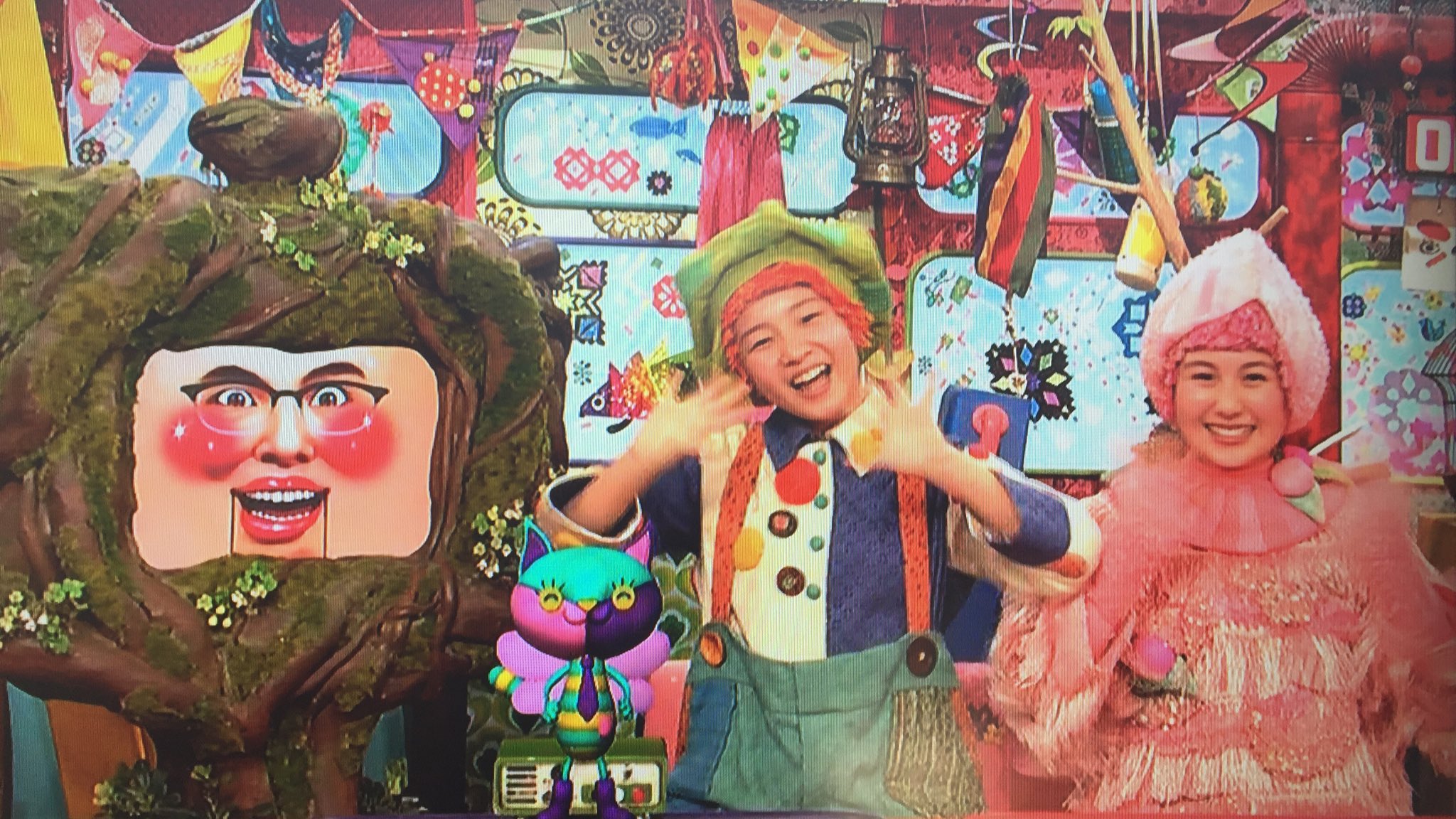 いっしぃ めいちゃんとモモエの卒業に朝から泣いている すごくいいコンビで毎朝楽しませて貰いました ありがとう 卒業おめでとう シャキーン Eテレ T Co Xuqhxyevg4 Twitter