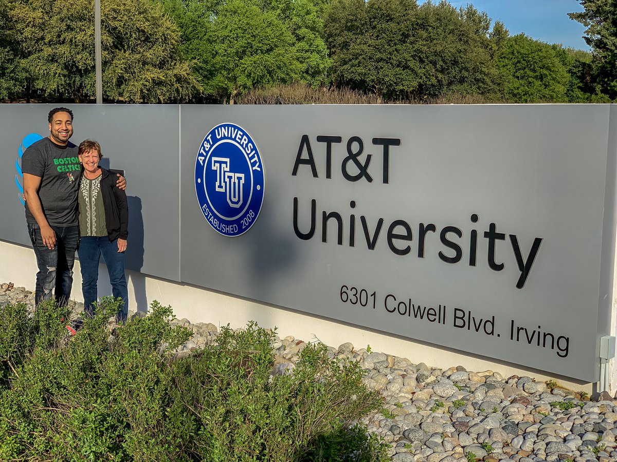 You never know who you’ll run into in Texas <a href="/PG_patgriffin/">patricia griffin</a> 😁📸