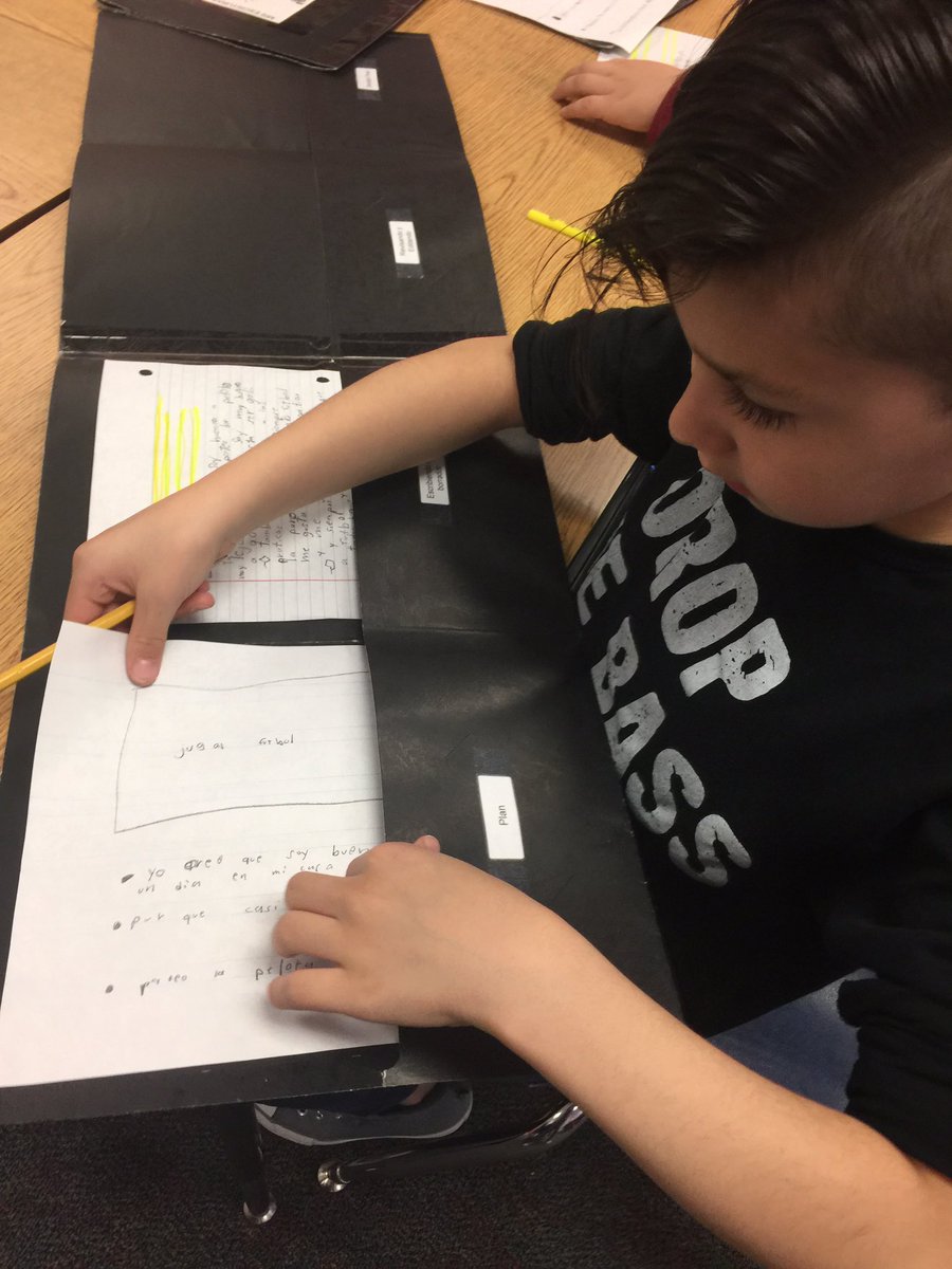 CDinorahHC's tweet photo. Plan and Draft ✅ yellow lines will be used tomorrow for a good beginning and ending! #writingfolder #writingprocess #expositorywriting #paragraphs #1stgrade? Yes!!! #bilingualclassroom https://t.co/q1L9KCN3Rf