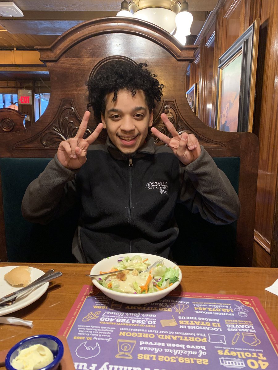 ChelleU_SA's tweet photo. Lunch with the outgoing student board representative #acui19 https://t.co/VUMOulW5lP