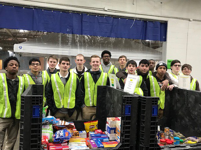MountCarmelHS's tweet photo. Juniors visited Madonna Mission and Northwest Indiana Food Bank during their IMPACT service today!
#WeAreMC #JuniorIMPACT #BuildingCharacterForALifetime https://t.co/ajN3ta6Wlp