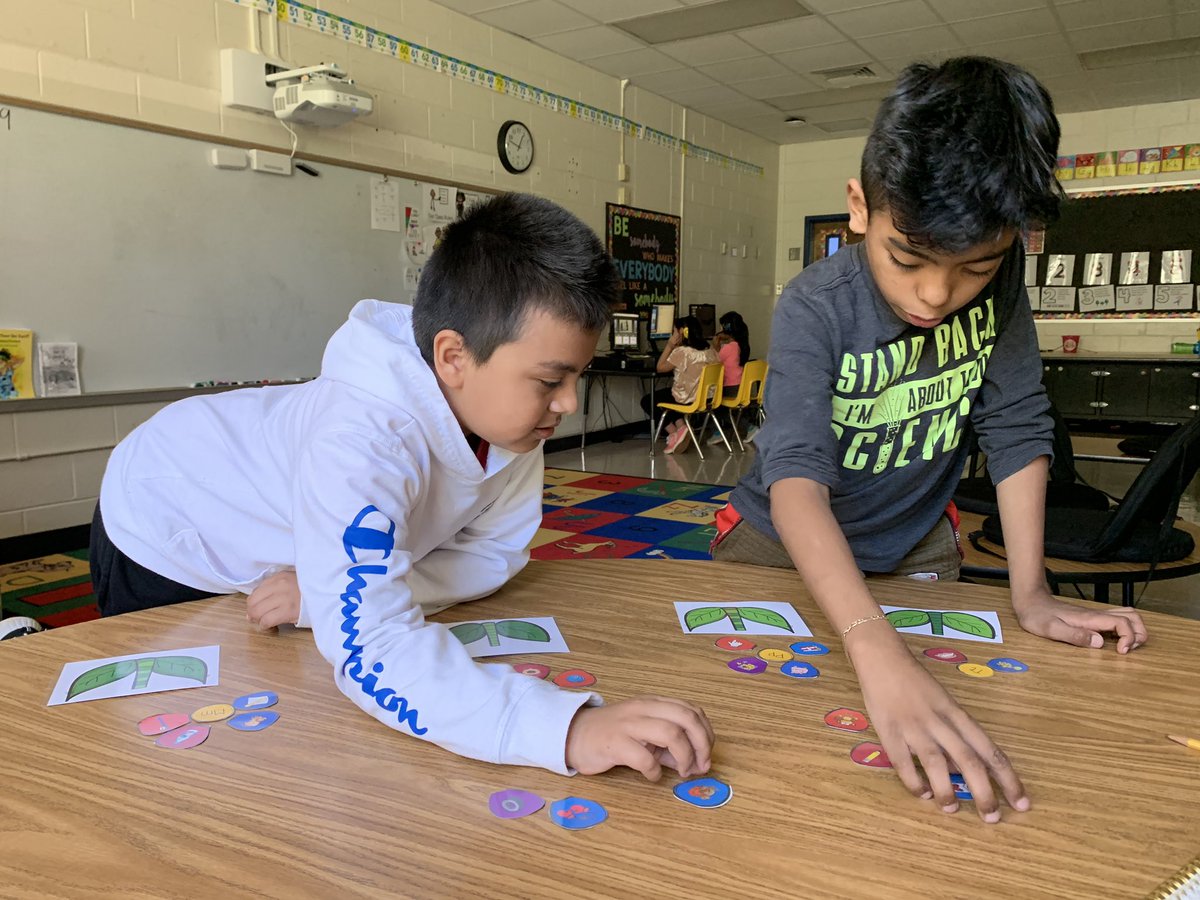 MsMitchell_SpEd's tweet photo. We are all about teamwork in our @HighPointFCS class! Thankful for these hard workers who ALWAYS look out for their classmates. 😁 https://t.co/afy8s33DQI