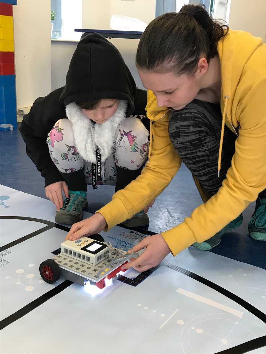 WER_UK's tweet photo. Not enough girls engaging in STEM? 62% of children training in World Educational Robotics in the U.K. are girls! @Jefferson_MFG #Ukmfg #gbmfg @wiset @WESTskills @shefestsheff @London_WES @WES1919 @women @WeAreComputing #thisgirlcan https://t.co/lT6rrulxR9