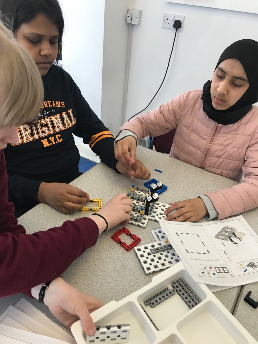 WER_UK's tweet photo. Not enough girls engaging in STEM? 62% of children training in World Educational Robotics in the U.K. are girls! @Jefferson_MFG #Ukmfg #gbmfg @wiset @WESTskills @shefestsheff @London_WES @WES1919 @women @WeAreComputing #thisgirlcan https://t.co/lT6rrulxR9