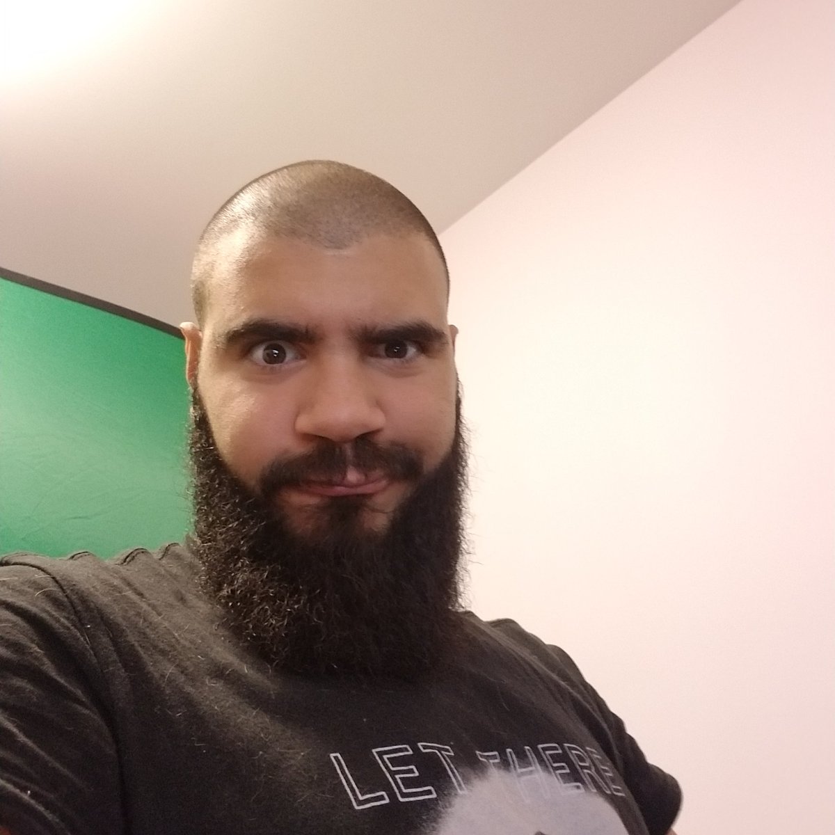 Kab00m333's tweet photo. Bon j'ai le regret de vous dire que mes invités extraordinaires ne seront pas de la partie ce soir >='[  

MAIS cela ne change pas que le #stream débute malgré tout à 8pm EST! =D

 Soyez présent en grand nombre!

#Livestream #SmashBrosUltimate #twitch #BeardGang #SmashBros https://t.co/wlgYZjpQLs