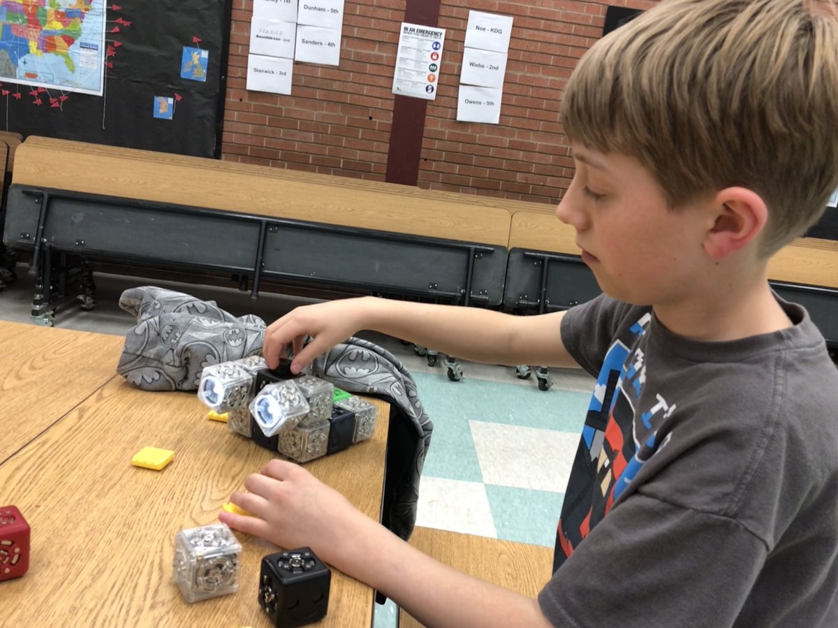 MCASPDerbyKS's tweet photo. More pictures from @wineteerusd260 Family Tech Night (March 26), showing students and parents exploring some of the new technology items purchased via the @dodeagrants we received in September of 2018 #cubelets #sphero #VRviewers #codingrobots #i2KanCode https://t.co/lE3g9sMreT