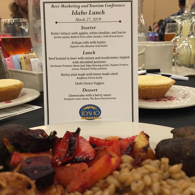 dianenorton's tweet photo. #bmtc19 #Boise #idahopreferred #idahobarleycommission #idahohops #lunchtime https://t.co/S75UTjed8R https://t.co/egzI2RMkjm