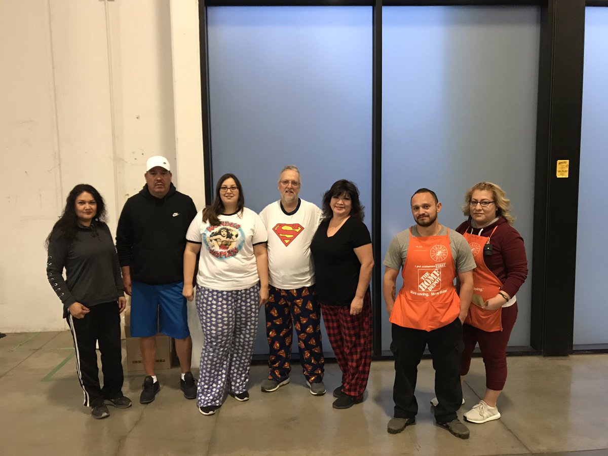 Ralph8617's tweet photo. PJ day @HDRLC8617  1 st shift Shipping #MAKINGSHIPHAPPEN https://t.co/chOjSNu6Qj